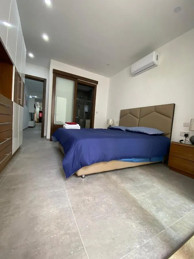 Gzira Two-Bedroom Apartment 0*,  Malta